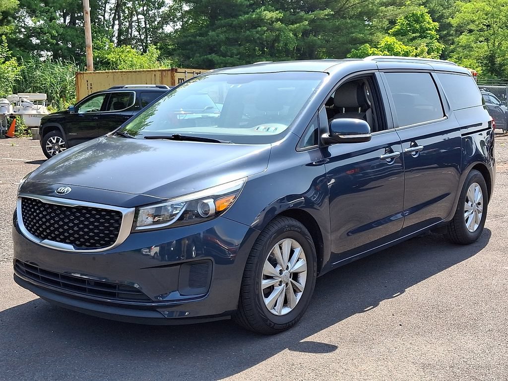 Used 2017 Kia Sedona LX w/ LX Essentials Premium Package FWD image 3