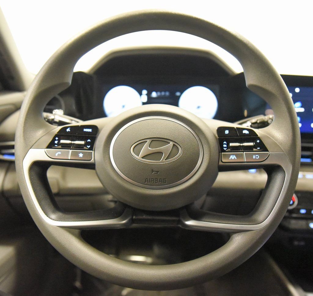 Used 2024 Hyundai Elantra SEL image 24