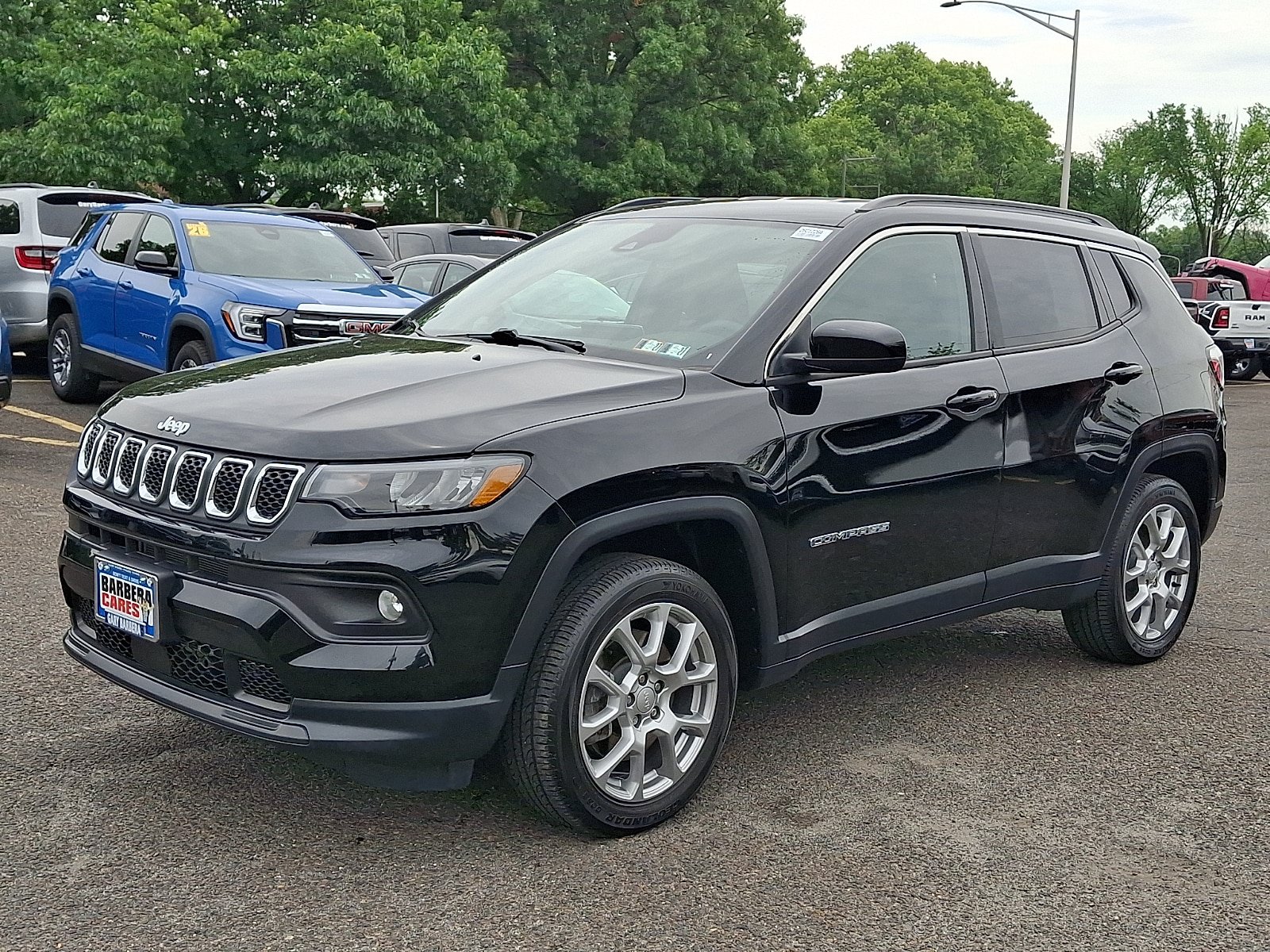 Used 2023 Jeep Compass Latitude AWD/4WD image 3