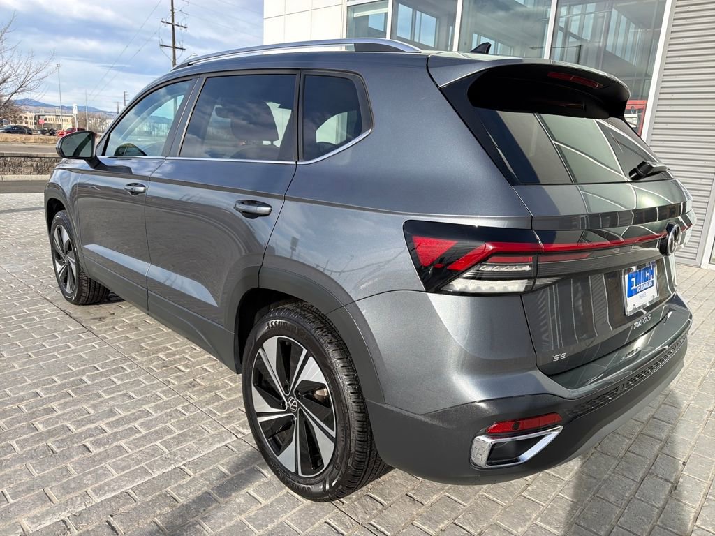 Certified 2025 Volkswagen Taos SE image 5