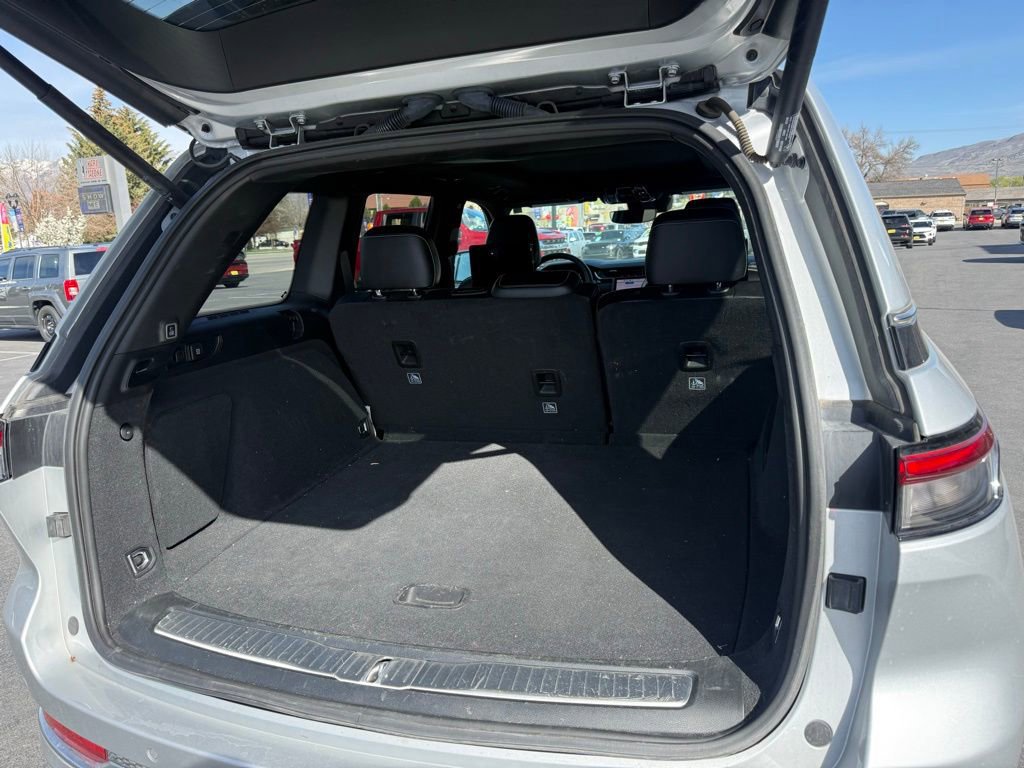 Used 2023 Jeep Grand Cherokee Overland w/ Rear Seat Video Group I AWD/4WD image 20