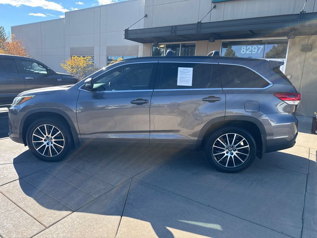 Used 2018 Toyota Highlander SE AWD/4WD image 9