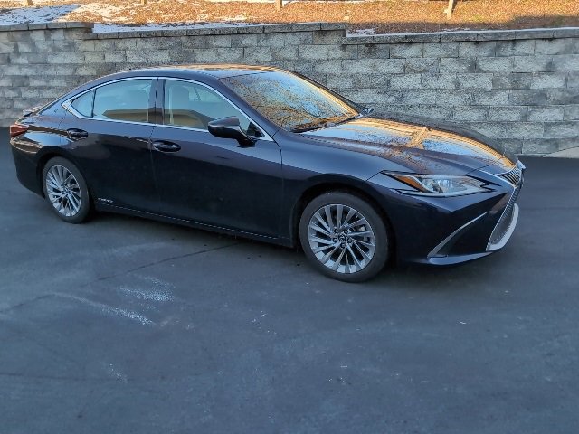 Used 2021 Lexus ES 300h w/ Luxury Package