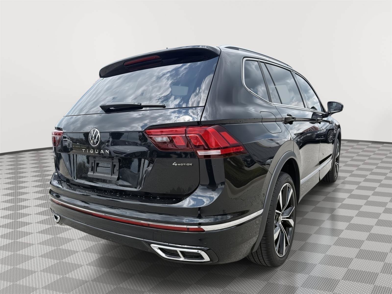 Used 2023 Volkswagen Tiguan SEL R-Line AWD/4WD image 5