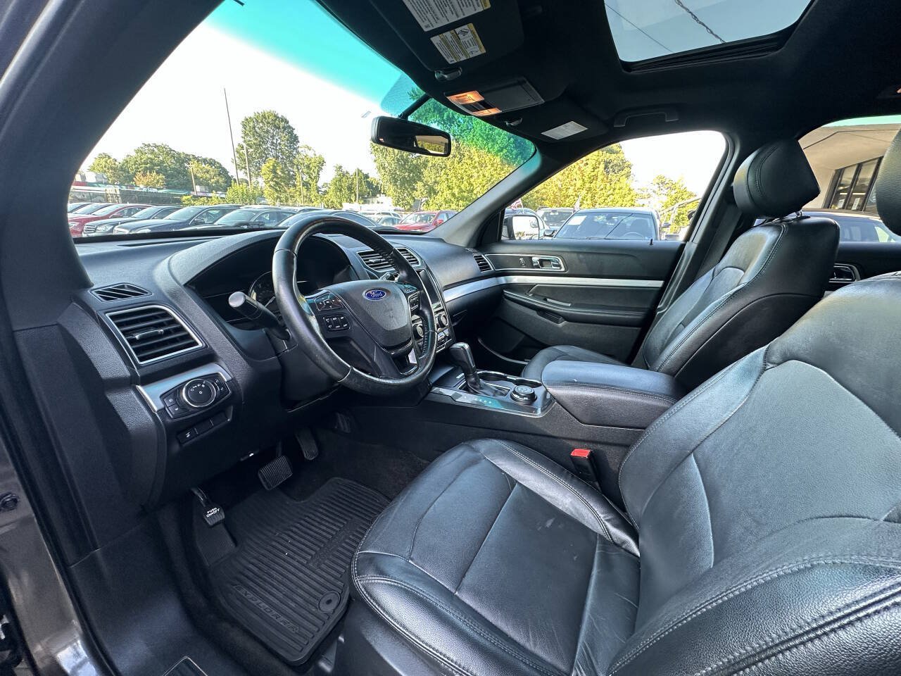 Used 2016 Ford Explorer XLT w/ Equipment Group 202A AWD/4WD image 17