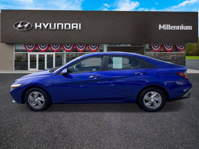 Certified 2025 Hyundai Elantra SE FWD image 5