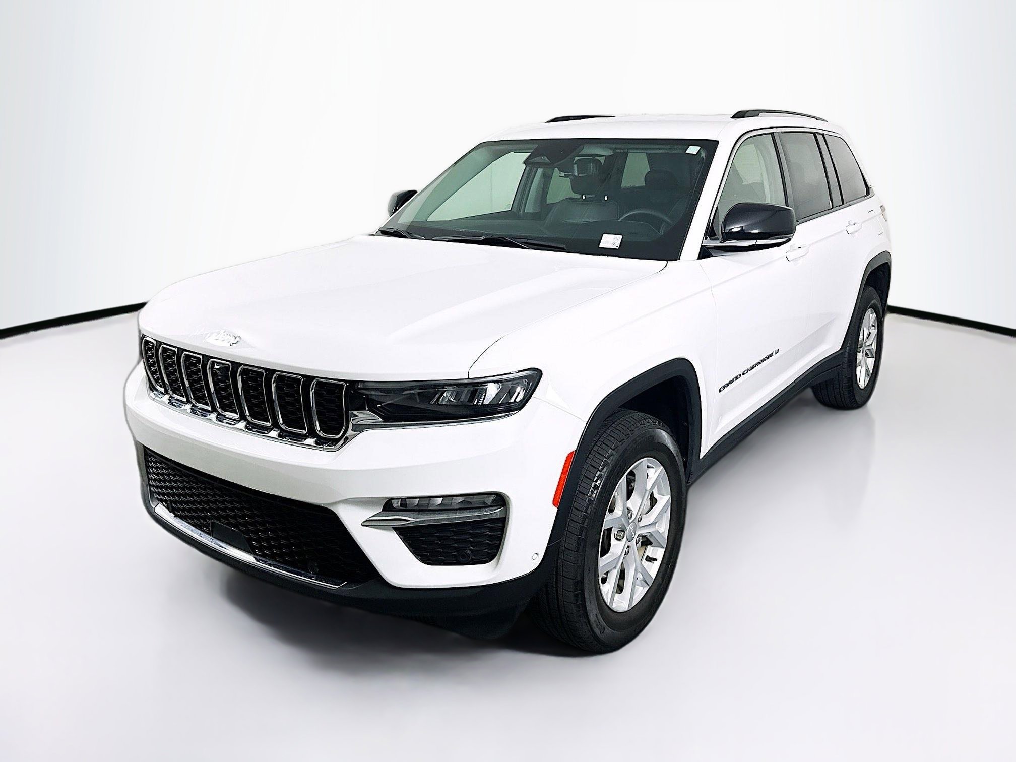 Used 2023 Jeep Grand Cherokee Limited w/ Luxury Tech Group II RWD image 3