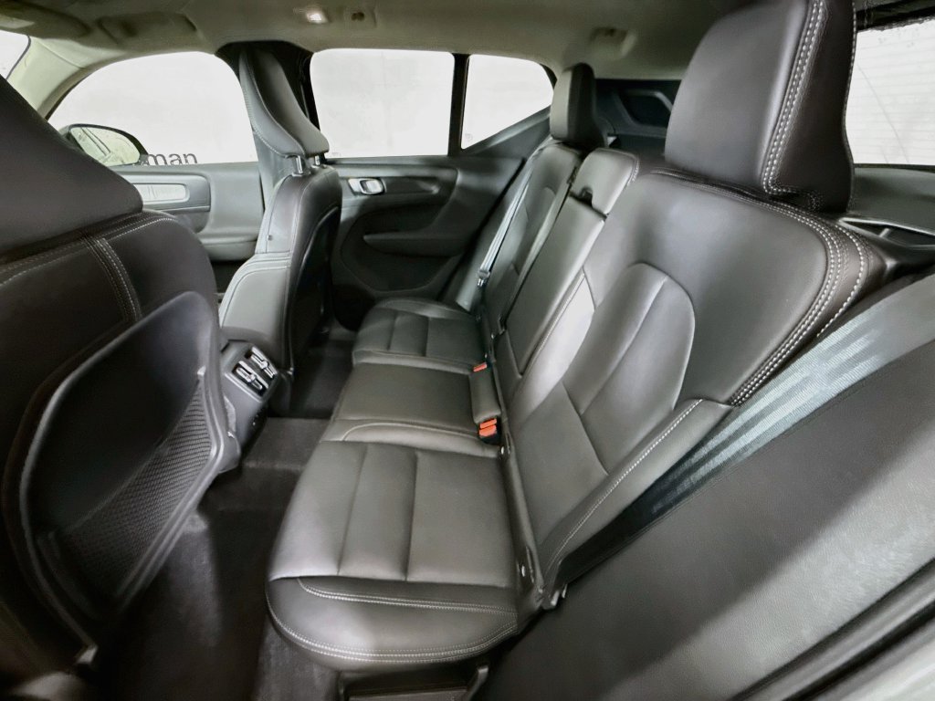 Used 2025 Volvo XC40 B5 Ultra AWD/4WD image 24