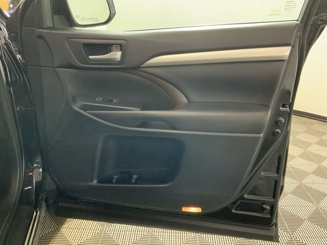 Used 2017 Toyota Highlander XLE image 24