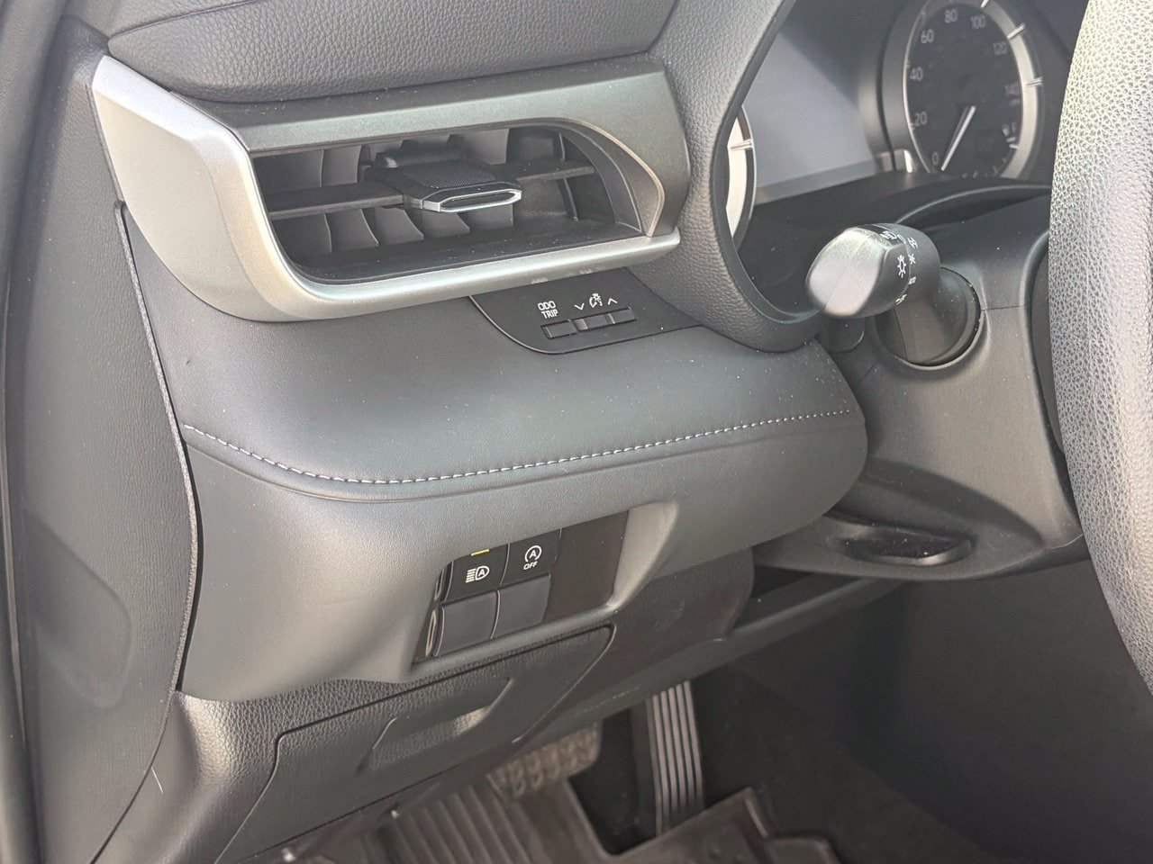 Used 2023 Toyota Highlander L AWD/4WD image 8