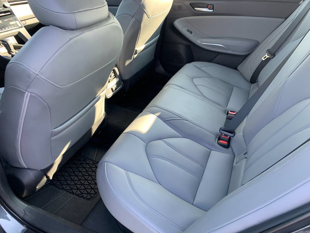 Used 2021 Toyota Avalon XLE w/ Moonroof Package FWD image 14