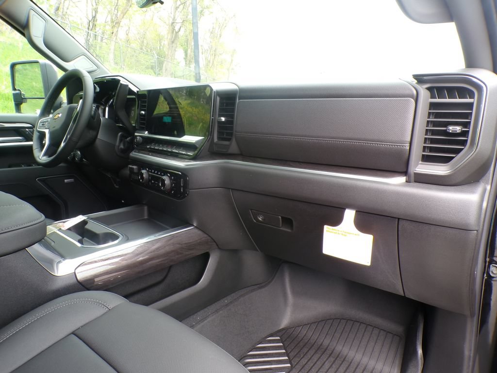 New 2026 Chevrolet Silverado 2500 LTZ w/ LTZ Convenience Package AWD/4WD image 14