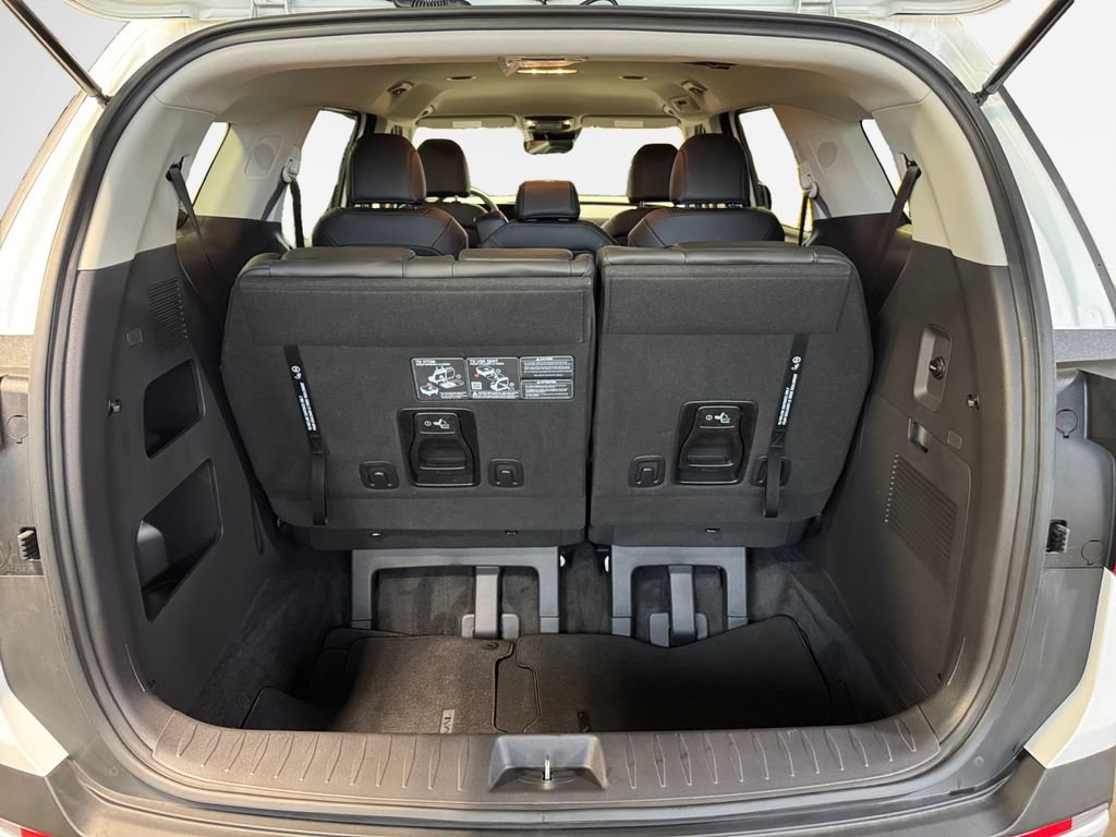 Certified 2026 Kia Carnival FWD image 25