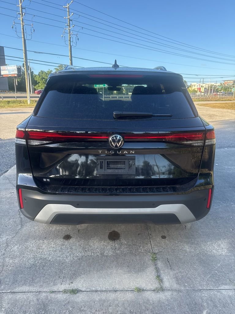 Used 2025 Volkswagen Tiguan SE FWD image 9