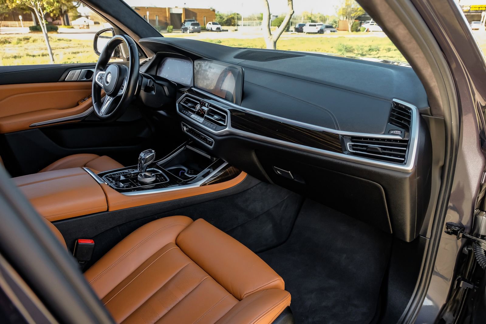 Used 2021 BMW X7 M50i w/ Executive Package image 14