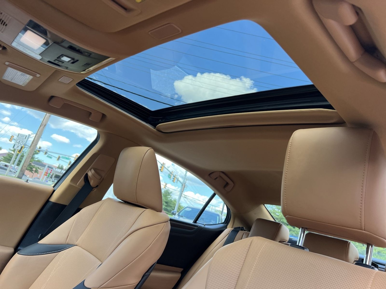 Used 2022 Lexus ES 300h w/ Accessory Package FWD image 24
