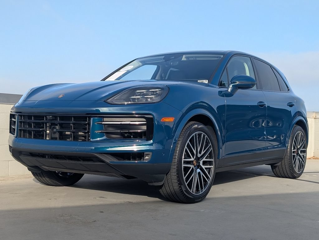 Certified 2025 Porsche Cayenne AWD/4WD image 1