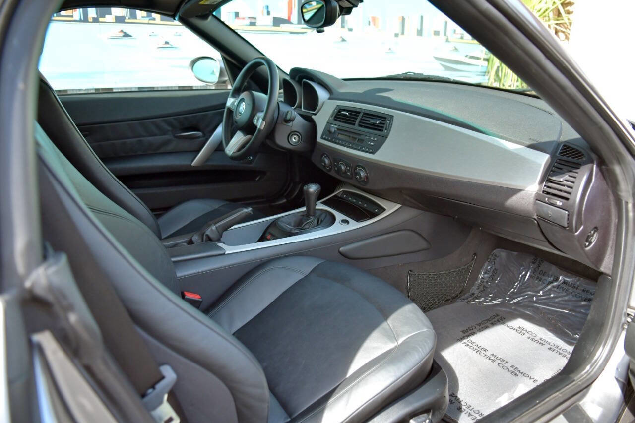 Used 2005 BMW Z4 2.5i image 30