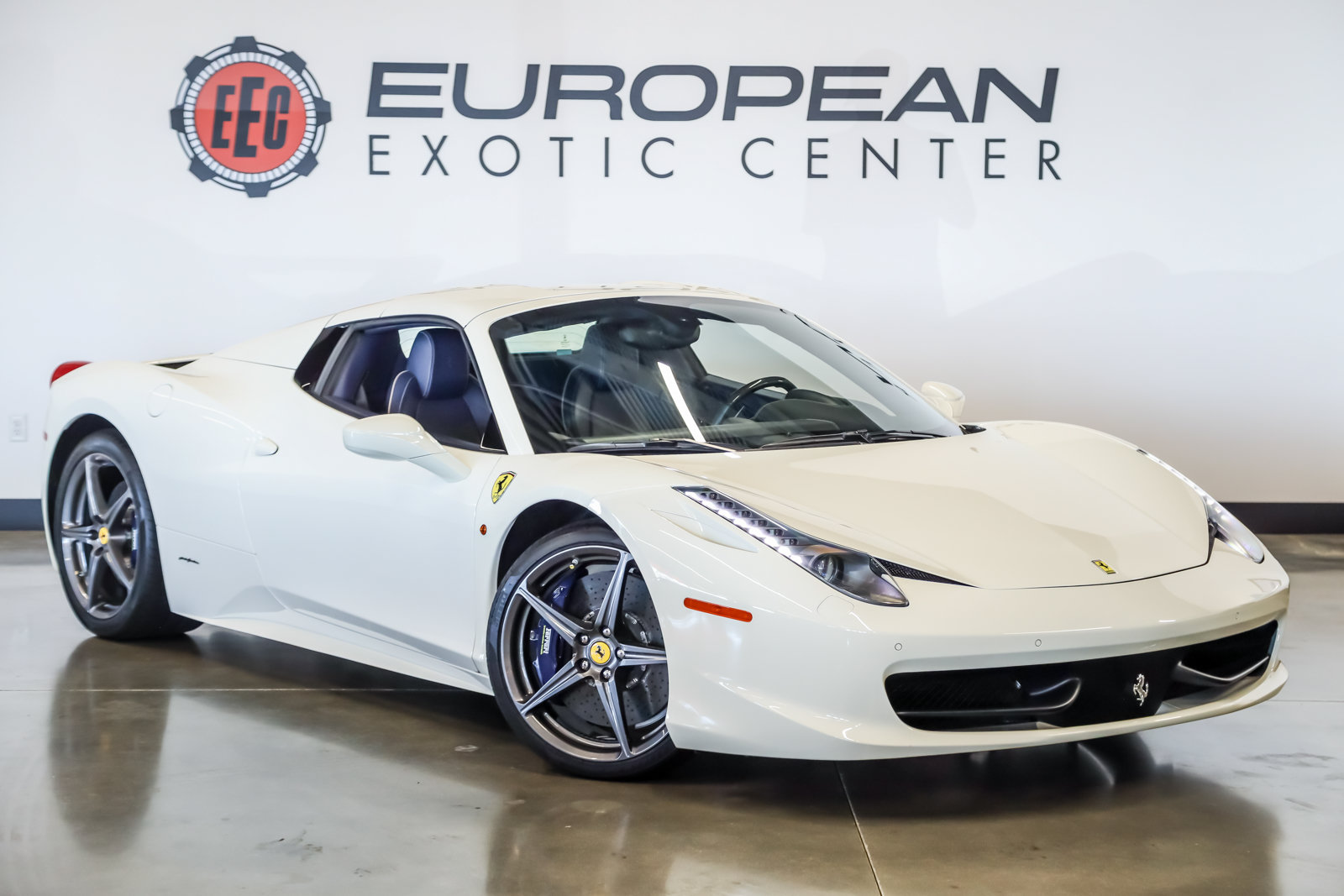 Used 2015 Ferrari 458 Spider RWD image 3