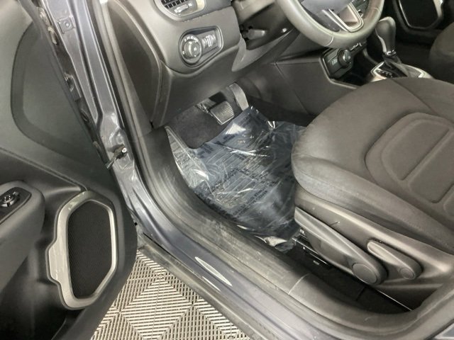 Used 2022 Jeep Renegade Latitude image 15