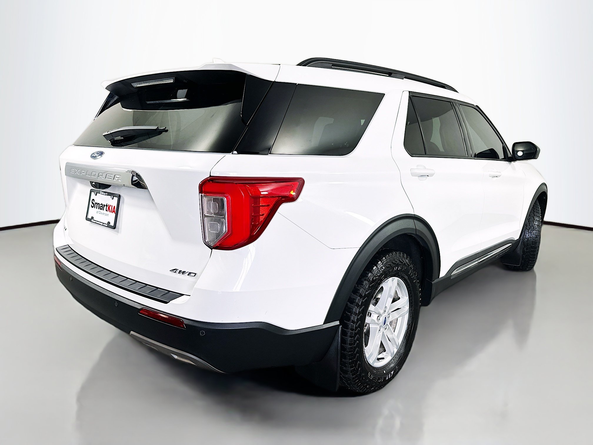 Used 2023 Ford Explorer XLT w/ Equipment Group 202A AWD/4WD image 7