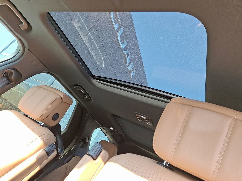 Certified 2025 Land Rover Discovery Dynamic SE image 13