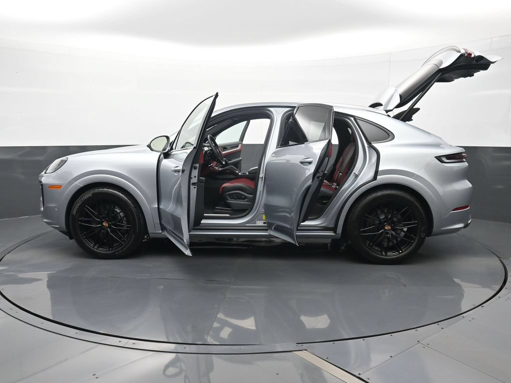 Certified 2025 Porsche Cayenne Coupe AWD/4WD image 30