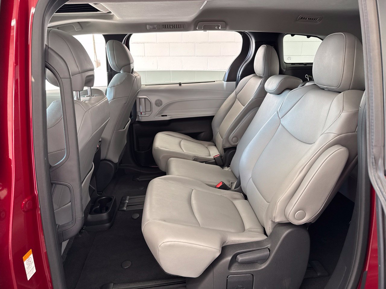 Used 2026 Toyota Sienna XLE FWD image 38
