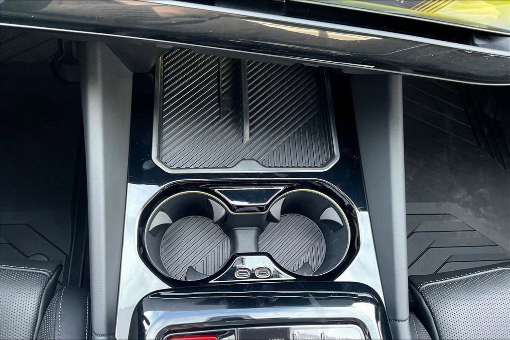 Used 2025 BMW M5 image 16