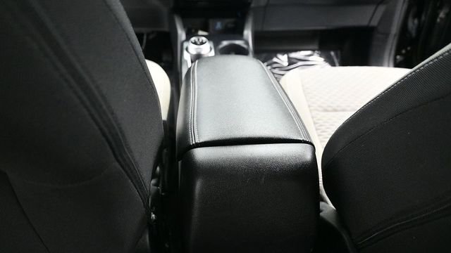 Used 2022 Ford Escape SE FWD image 19