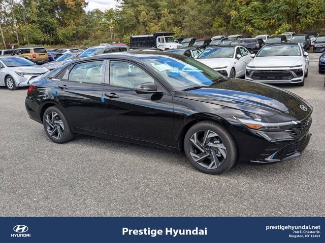 New 2025 Hyundai Elantra Limited w/ Cargo Package