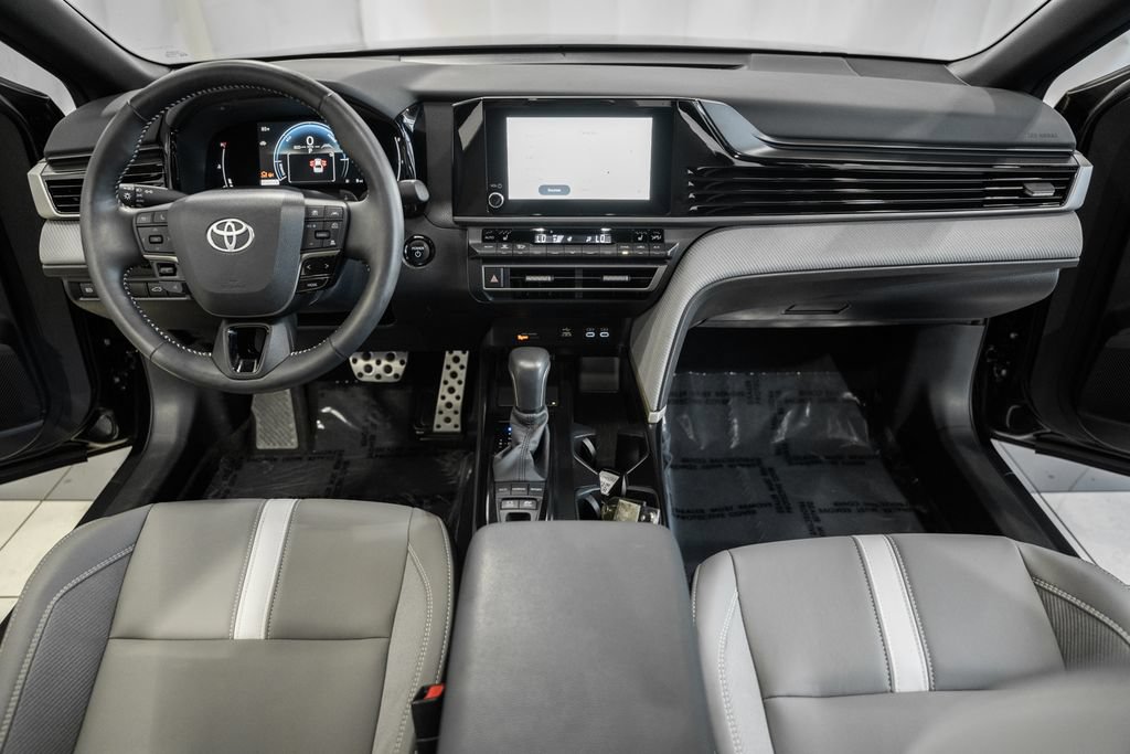 Used 2025 Toyota Camry SE AWD/4WD image 18