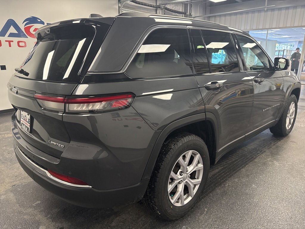 Used 2022 Jeep Grand Cherokee Limited w/ Luxury Tech Group II image 7