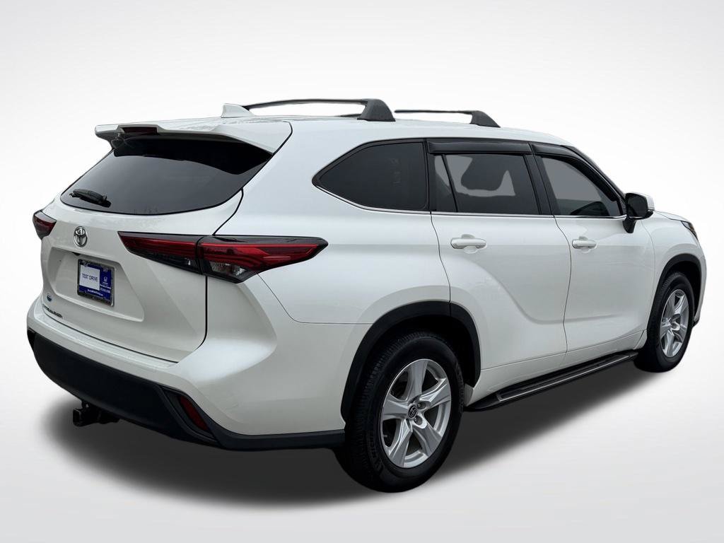 Used 2021 Toyota Highlander L FWD image 6
