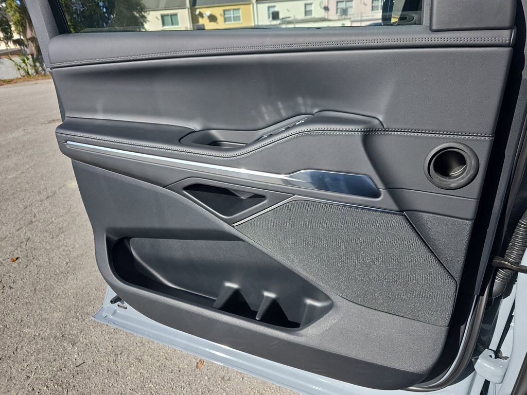 New 2026 Lincoln Navigator Reserve image 17