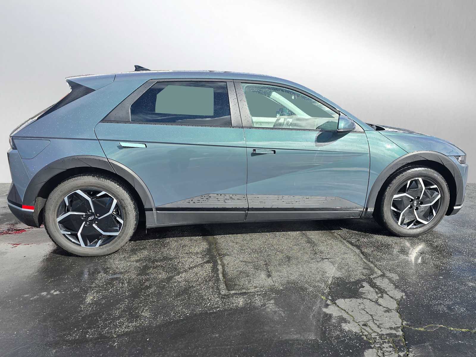 Used 2024 Hyundai Ioniq 5 SEL image 2