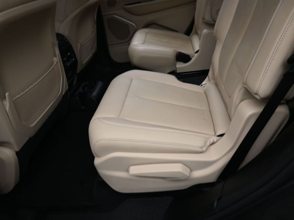 Used 2023 Jeep Grand Cherokee L Limited w/ Luxury Tech Group II AWD/4WD image 36