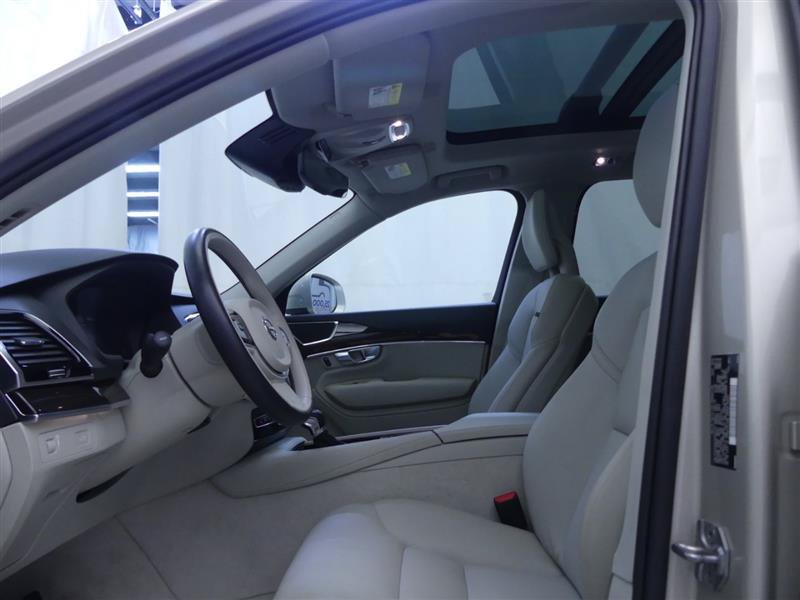 Used 2016 Volvo XC90 T6 Momentum w/ Momentum Plus Package AWD/4WD image 20
