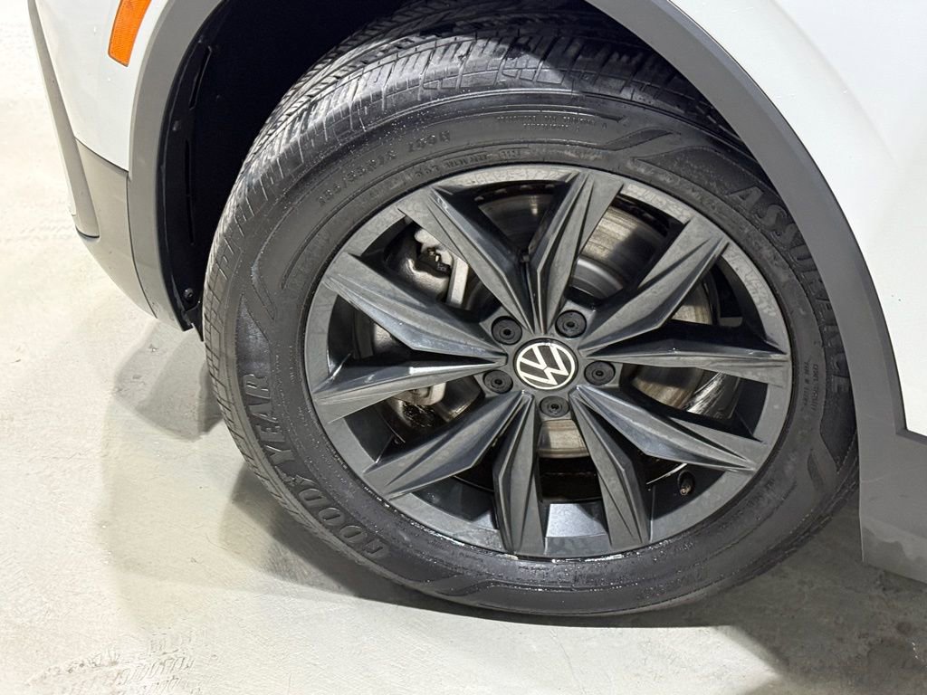 Used 2024 Volkswagen Tiguan SE image 10