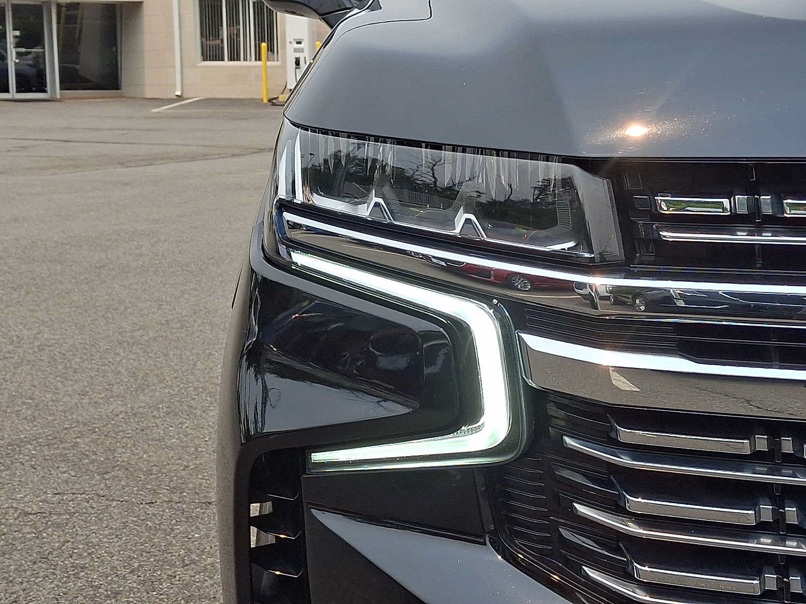 Used 2024 Chevrolet Tahoe Premier AWD/4WD image 9