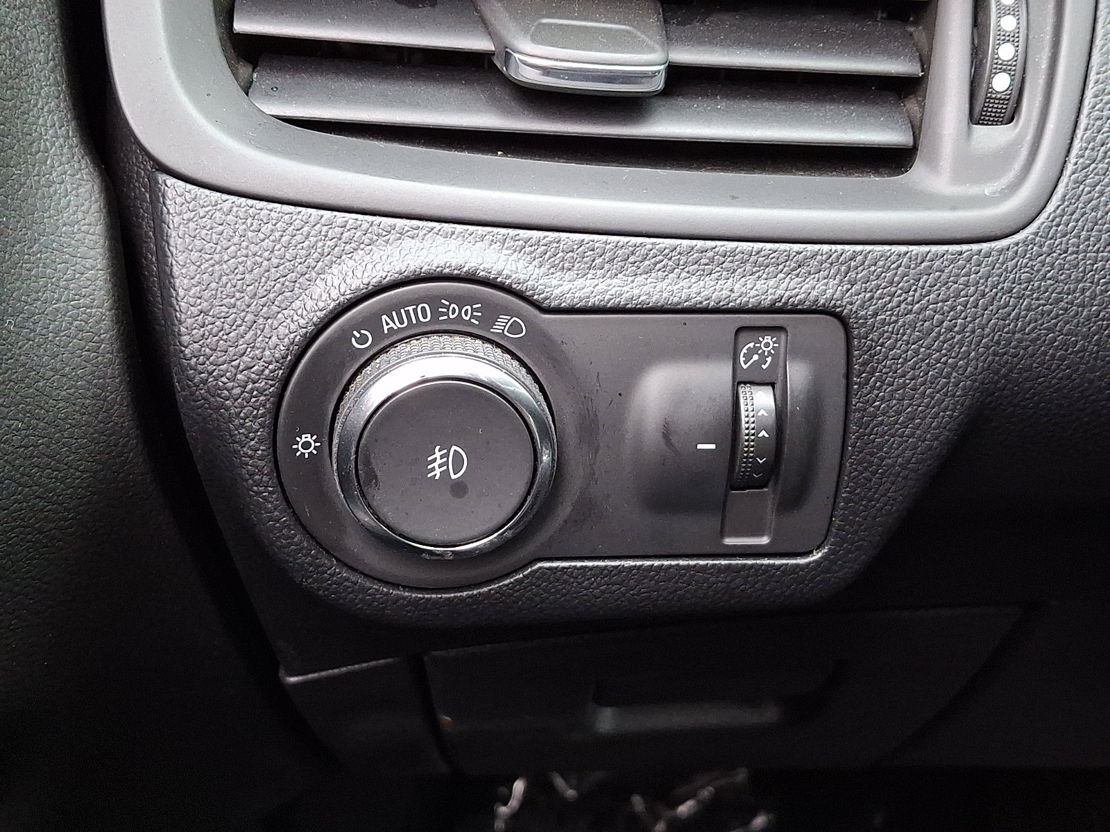 Used 2019 Buick Envision Essence image 28