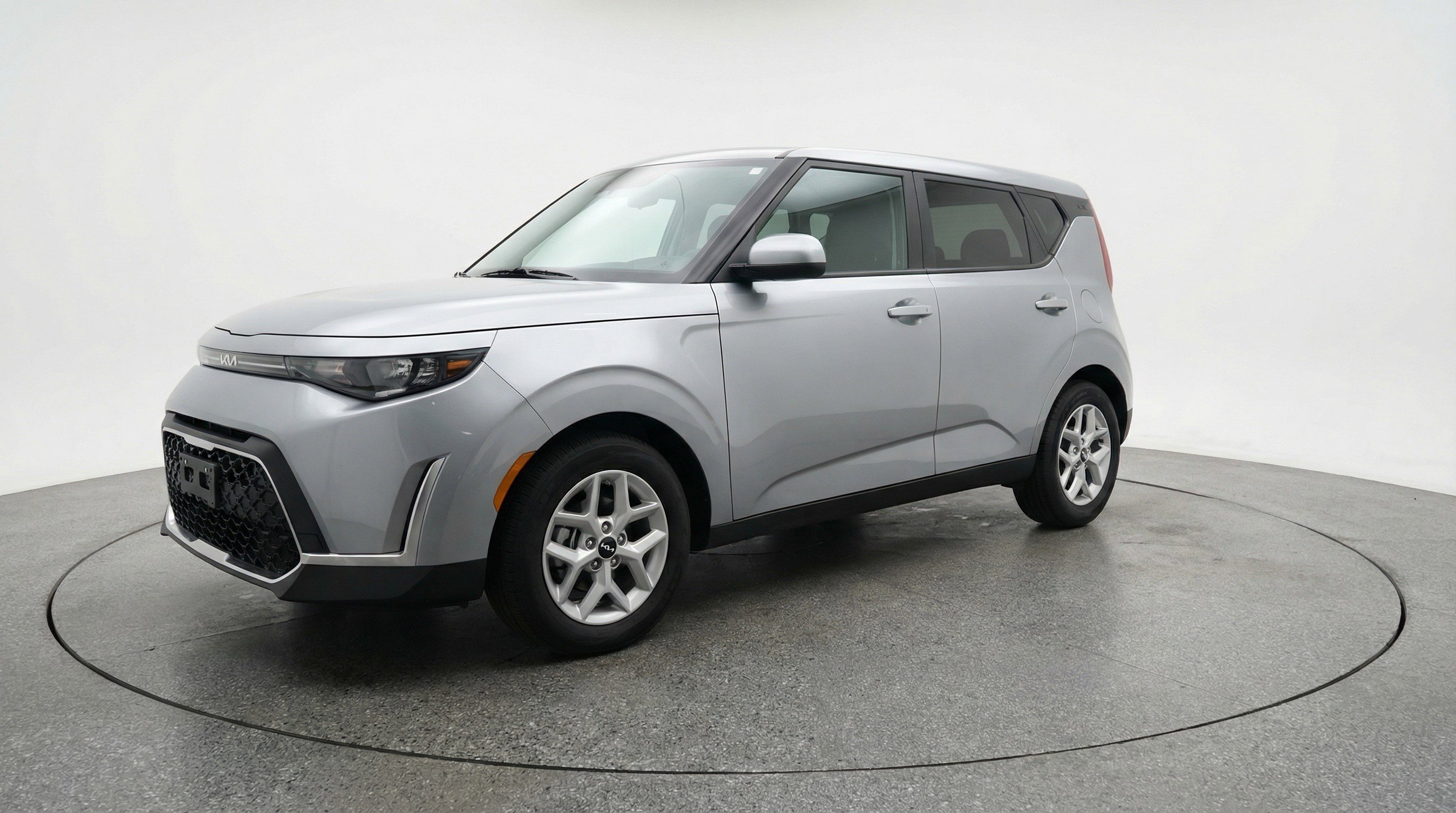 Used 2025 Kia Soul LX w/ LX Technology Package FWD image 3