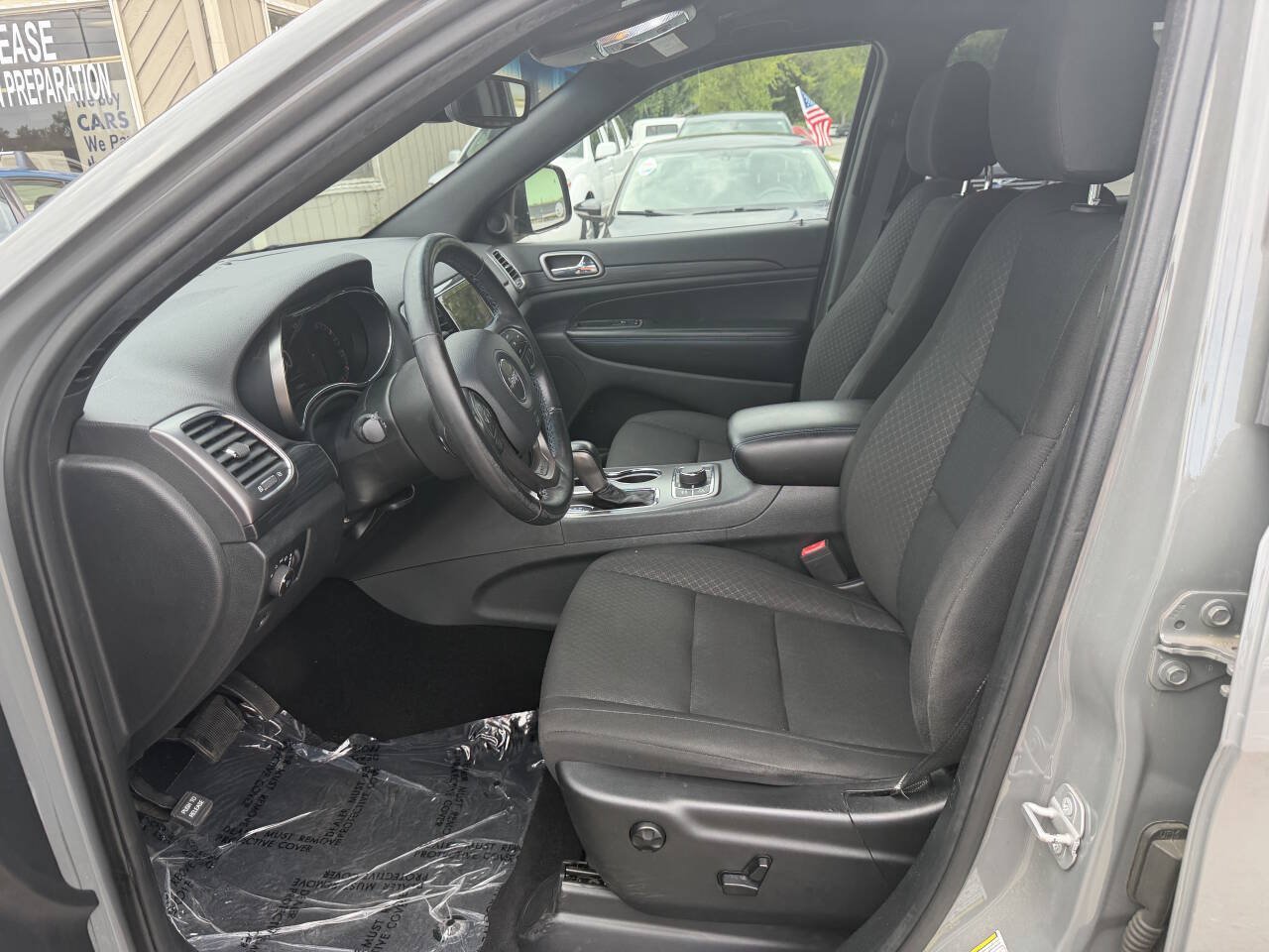 Used 2019 Jeep Grand Cherokee Laredo AWD/4WD image 34