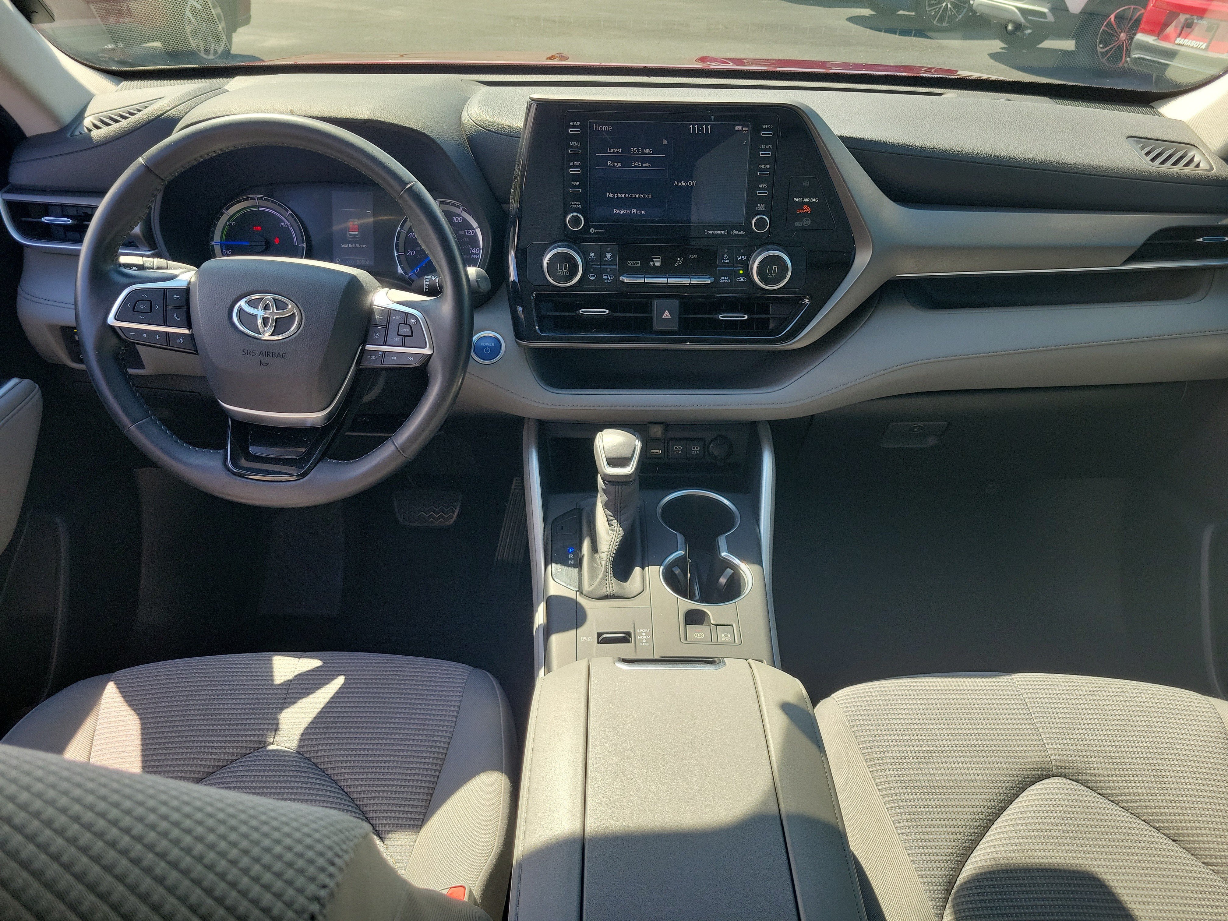 Used 2020 Toyota Highlander LE FWD image 16