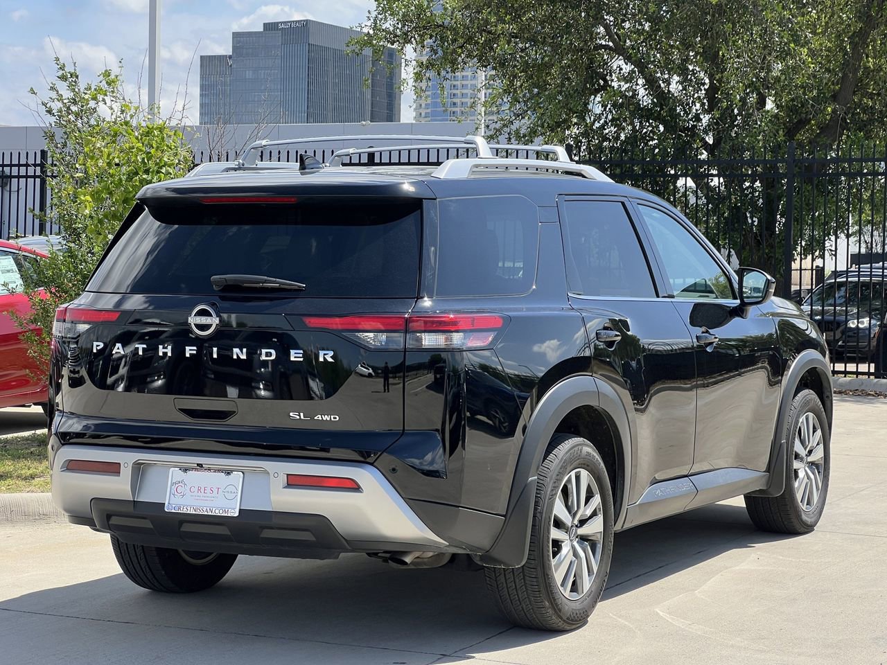 Certified 2025 Nissan Pathfinder SL image 4