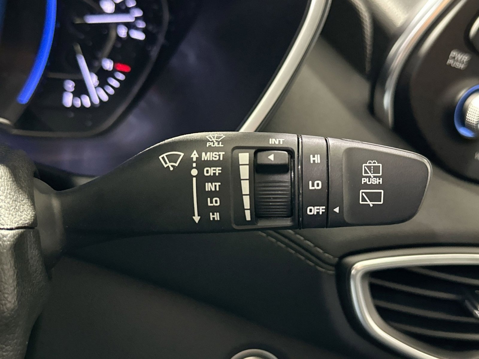 Used 2020 Hyundai Santa Fe SEL image 28