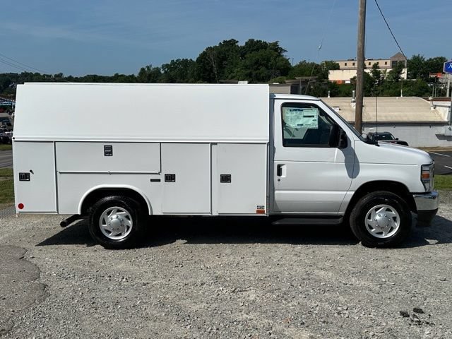 New 2027 Ford E-350 and Econoline 350 Super Duty w/ Interior Upgrade Package RWD image 8