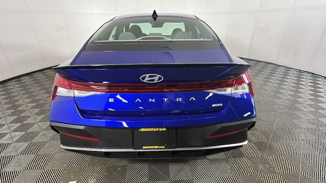 Certified 2025 Hyundai Elantra SEL FWD image 3