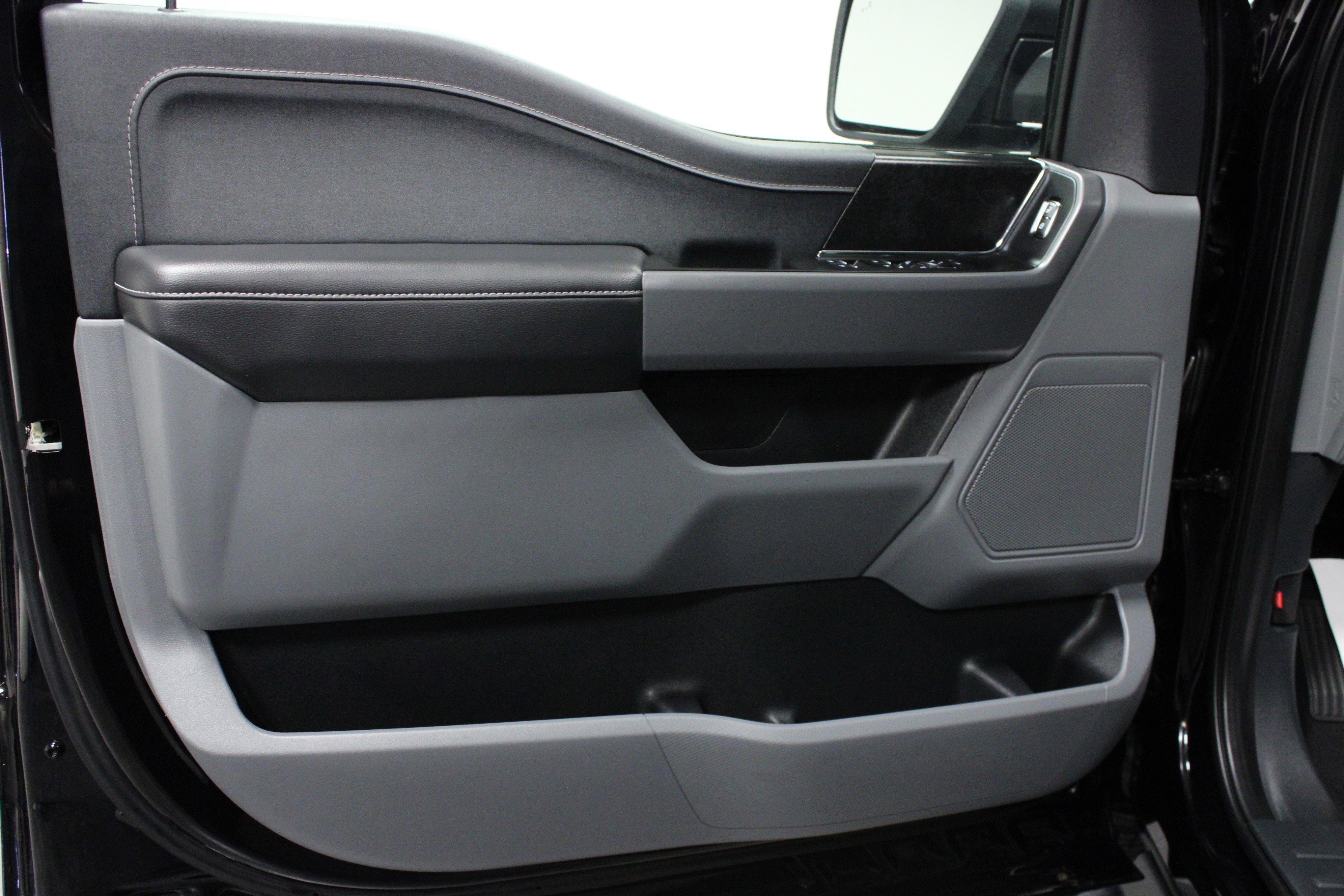 Used 2025 Ford F150 Lightning XLT AWD/4WD image 11