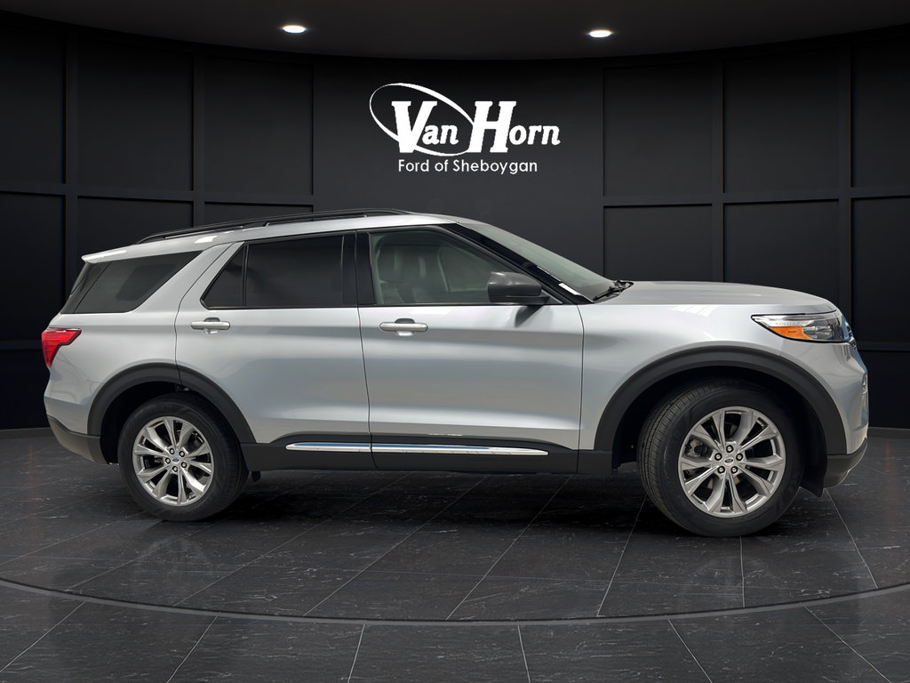 Used 2023 Ford Explorer XLT w/ Equipment Group 202A AWD/4WD image 8